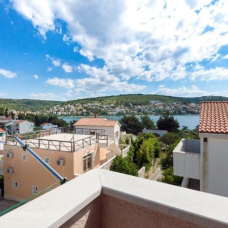 Apartmani Prkacin Трогір Екстер'єр фото