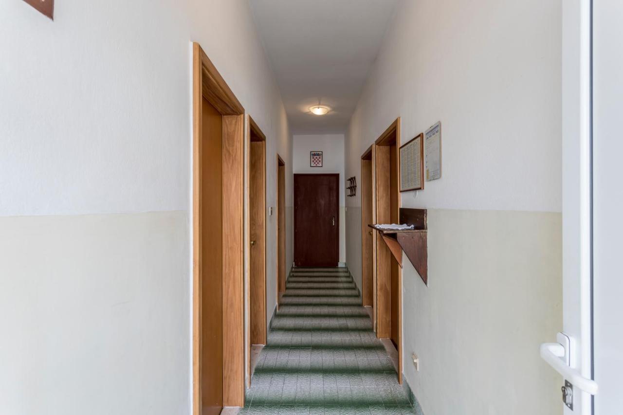 Apartmani Prkacin Трогір Екстер'єр фото