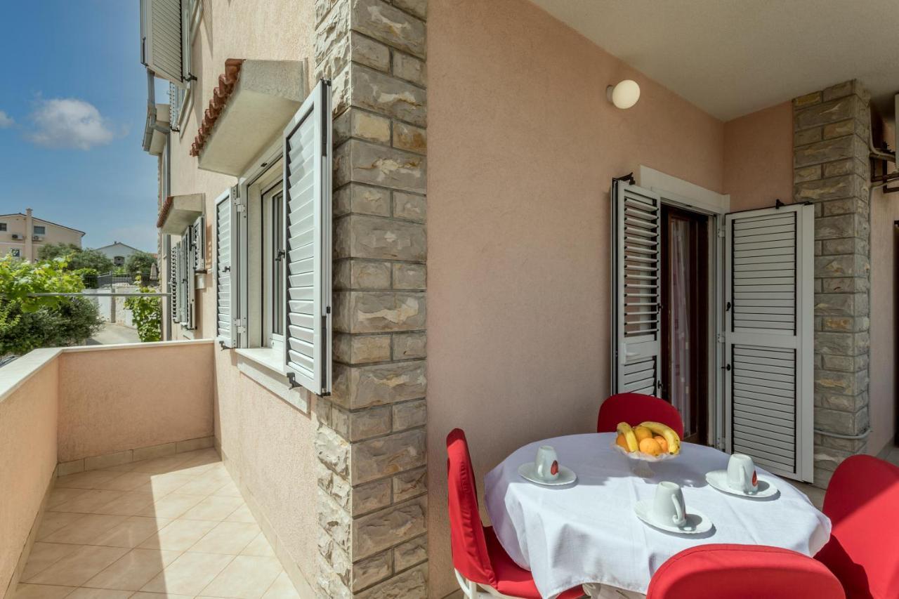 Apartmani Prkacin Трогір Екстер'єр фото
