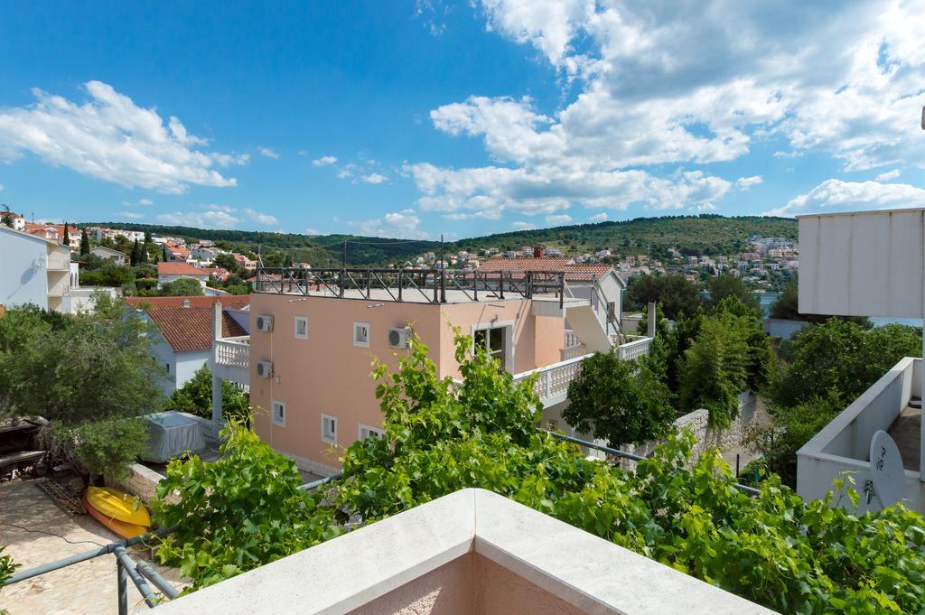 Apartmani Prkacin Трогір Екстер'єр фото