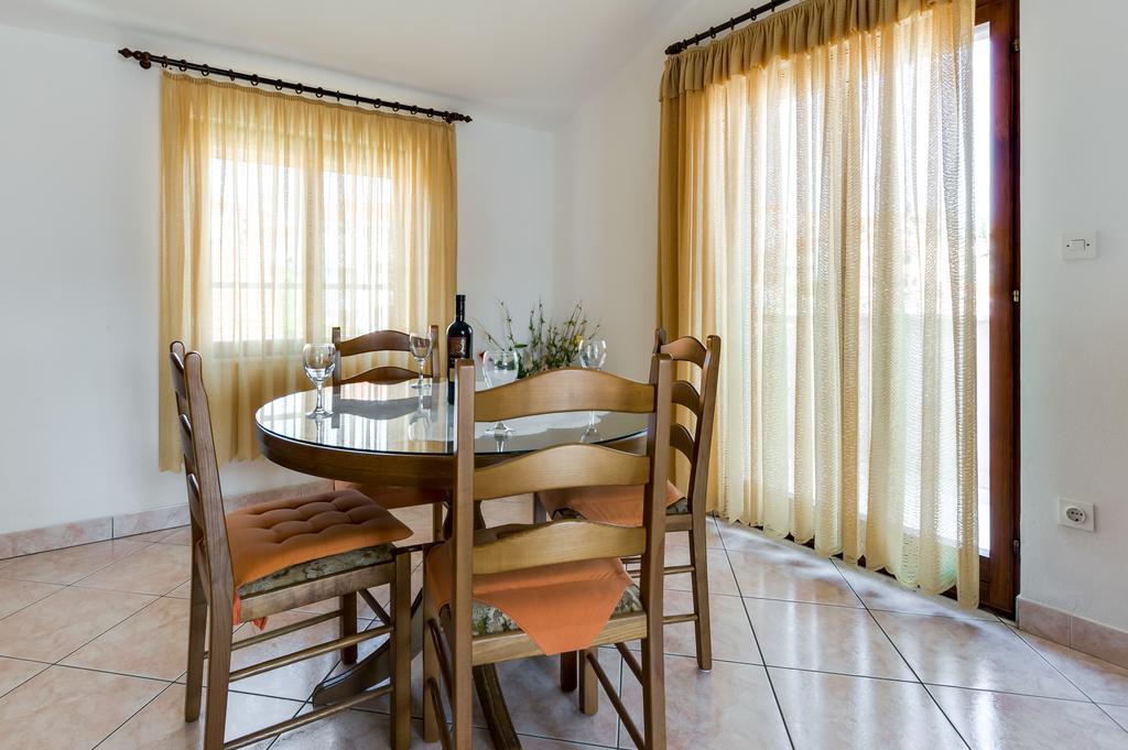 Apartmani Prkacin Трогір Екстер'єр фото